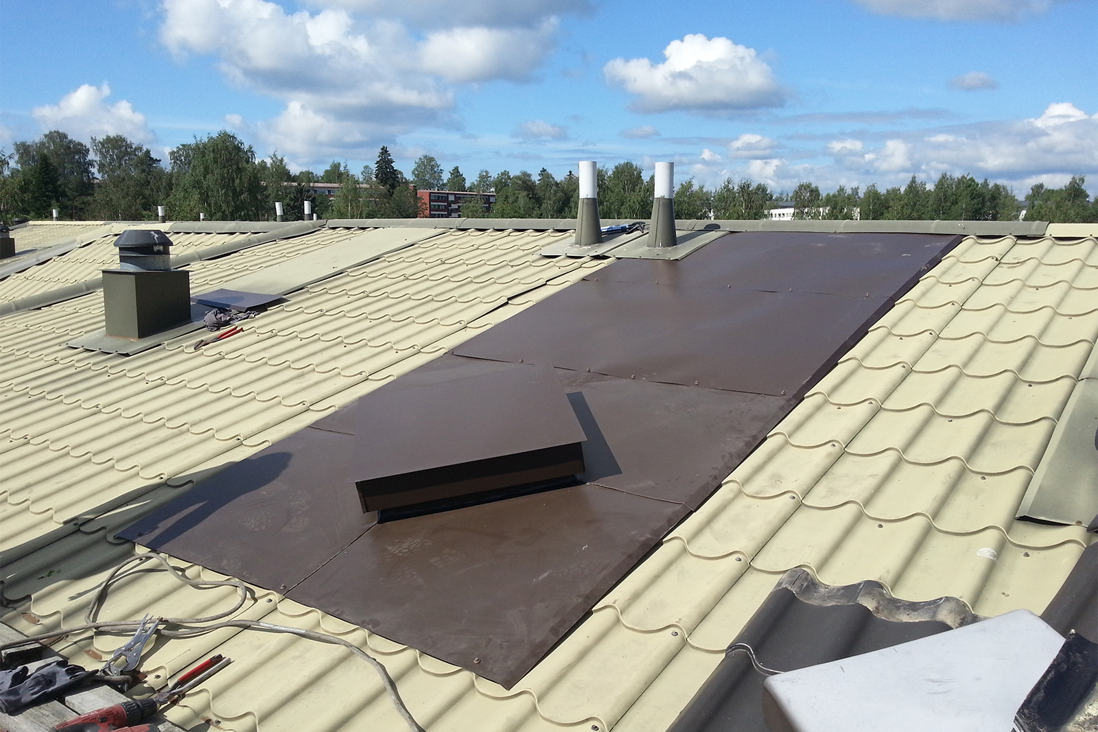 Vuotavien kattoluukkujen uusiminen